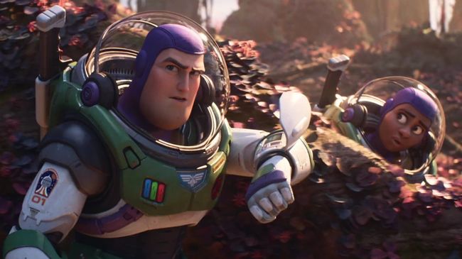 Ada Adegan Ciuman Sesama Jenis, Film Animasi Lightyear Dilarang Tayang di 14 Negara